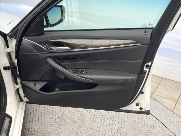 2018 BMW 5 Series DBA-JL10 (UW-69f6bd0aabea2)[22]