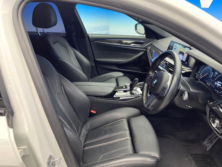2018 BMW 5 Series DBA-JL10 (UW-69f6bd0aabea2)[23]