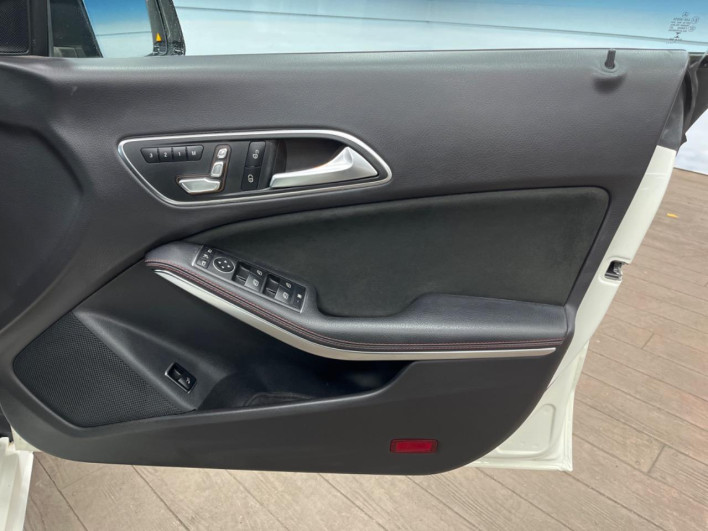 2018 Mercedes Benz CLA Class Shooting Brake DBA-117951 (UW-69f6bd0ce40b2)[29]