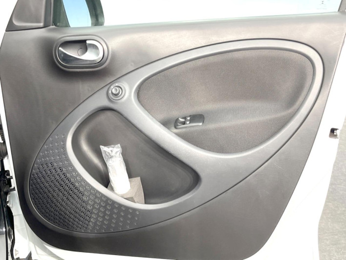 2019 Smart Smart ForFour ABA-453062 (UW-69f6bd0e4b770)[18]