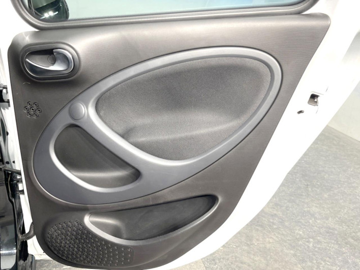 2019 Smart Smart ForFour ABA-453062 (UW-69f6bd0e4b770)[16]