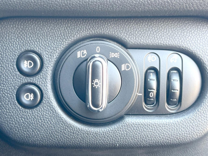 2020 Rover Mini 3BA-LV15M (UW-69f6bd0f187b6)[18]