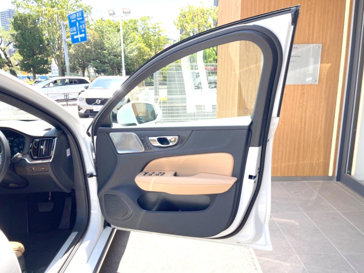 2021 Volvo V60 5AA-ZB420TM (UW-69f6bd14c8df2)[29]