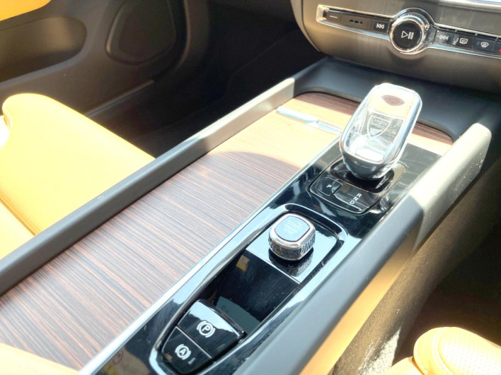 2021 Volvo V60 5AA-ZB420TM (UW-69f6bd14c8df2)[18]