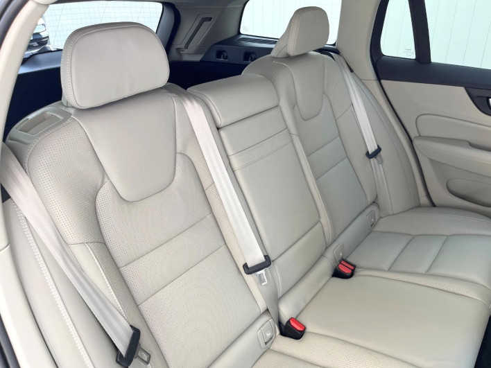 2021 Volvo V60 DBA-ZB420 (UW-69f6bd14df7be)[10]