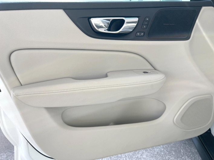 2021 Volvo V60 DBA-ZB420 (UW-69f6bd14df7be)[26]