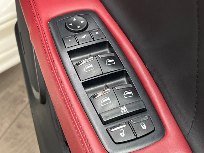 2018 Maserati Ghibli ABA-MG30C (UW-69f6bd1533497)[29]
