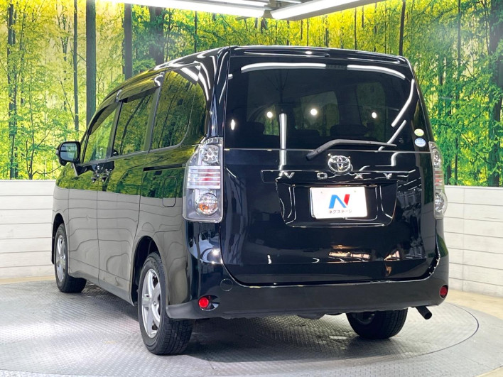 2010 Toyota Voxy DBA-ZRR70G (UW-69f6bd1d58295)[26]