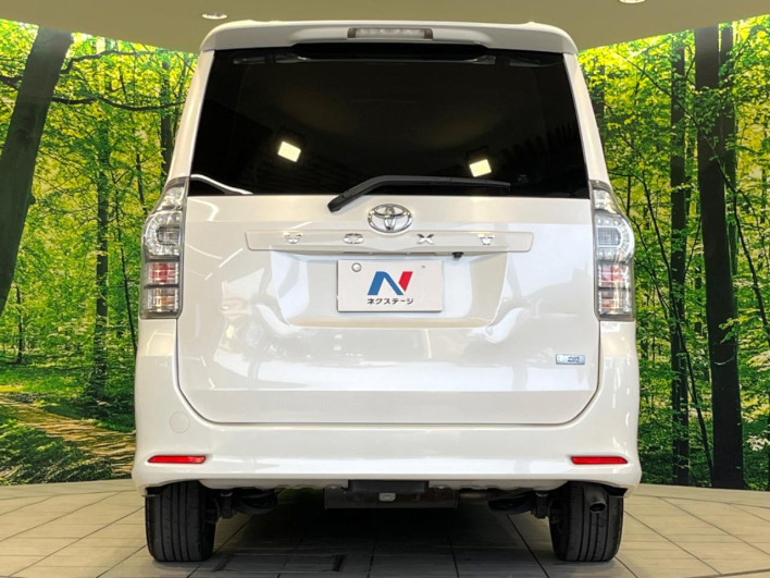 2011 Toyota Voxy DBA-ZRR70W (UW-69f6bd1d68ba9)[15]