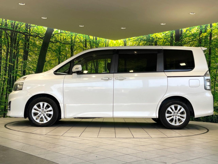 2011 Toyota Voxy DBA-ZRR70W (UW-69f6bd1d68ba9)[17]
