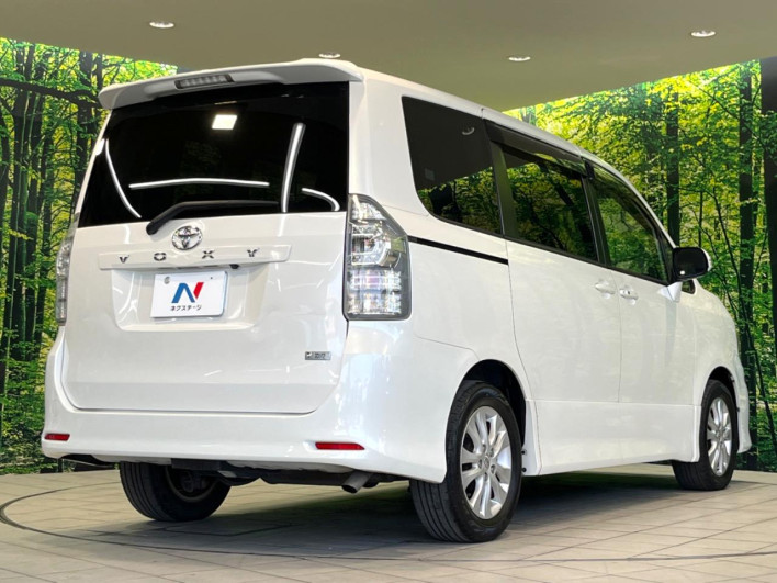 2011 Toyota Voxy DBA-ZRR70W (UW-69f6bd1d68ba9)[14]