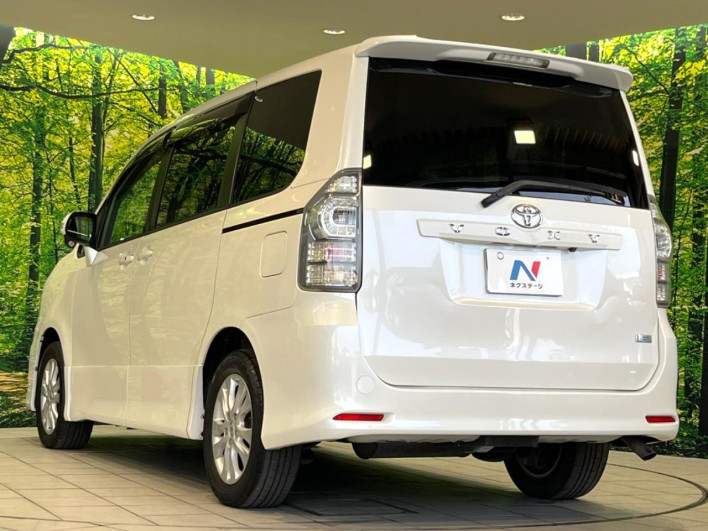 2011 Toyota Voxy DBA-ZRR70W (UW-69f6bd1d68ba9)[16]
