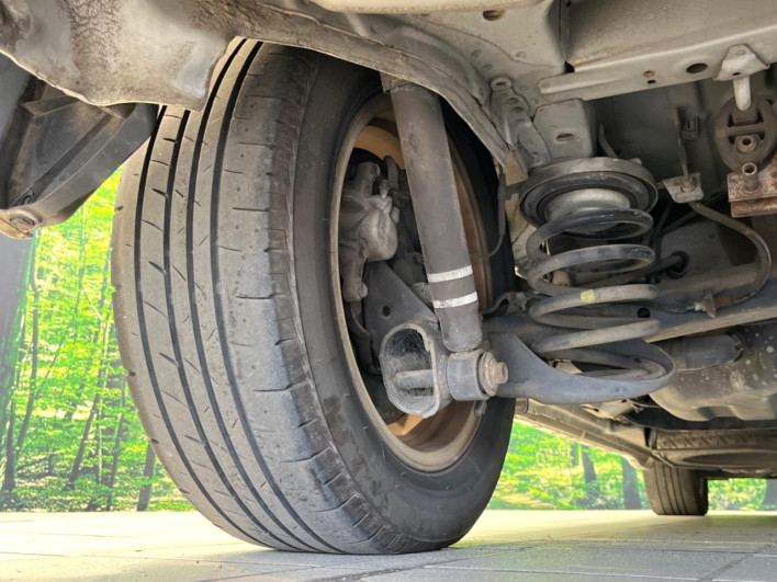 2011 Toyota Voxy DBA-ZRR70W (UW-69f6bd1d68ba9)[27]