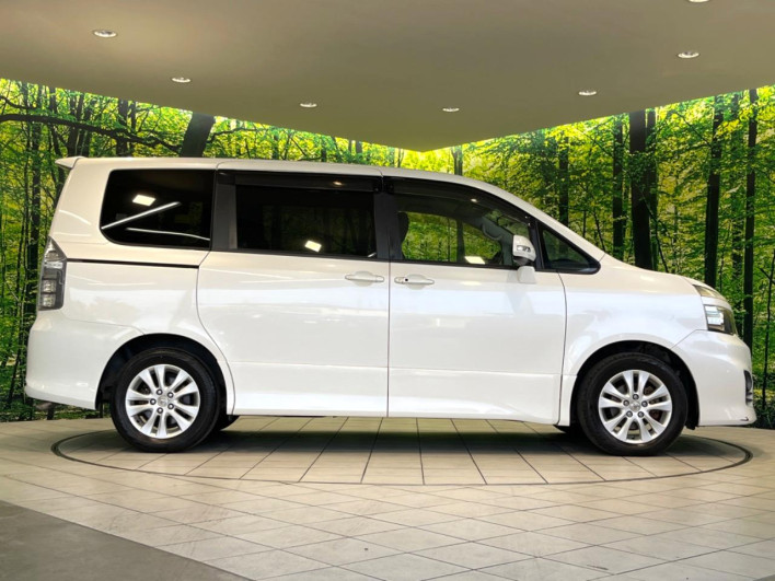2011 Toyota Voxy DBA-ZRR70W (UW-69f6bd1d68ba9)[13]