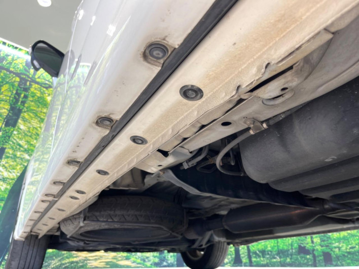 2011 Toyota Voxy DBA-ZRR70W (UW-69f6bd1d68ba9)[25]