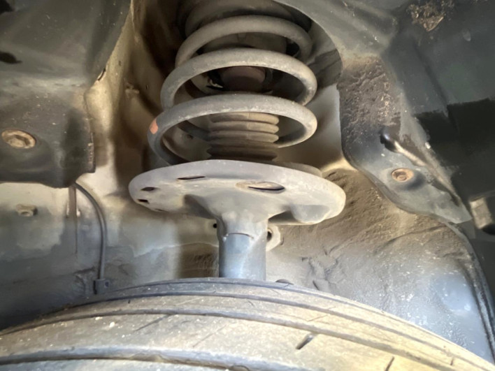2011 Toyota Voxy DBA-ZRR70W (UW-69f6bd1d68ba9)[23]