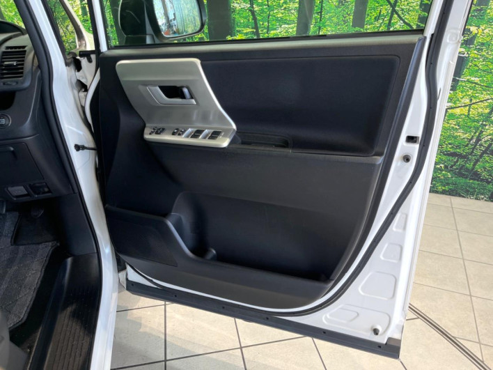 2011 Toyota Voxy DBA-ZRR70W (UW-69f6bd1d68ba9)[29]