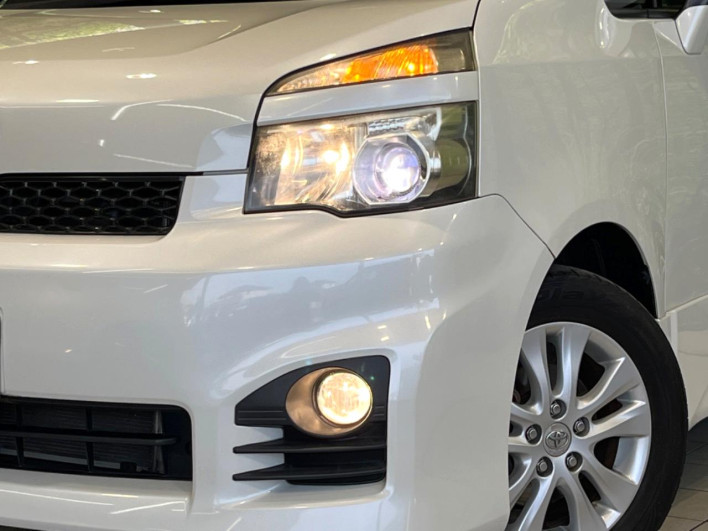 2011 Toyota Voxy DBA-ZRR70W (UW-69f6bd1d68ba9)[18]