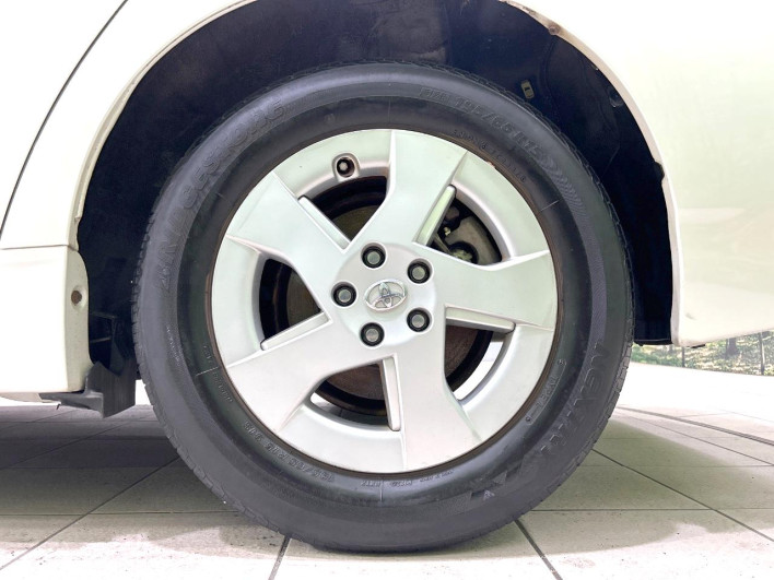 2010 Toyota Prius DAA-ZVW30 (UW-69f6bd2d72bd1)[10]