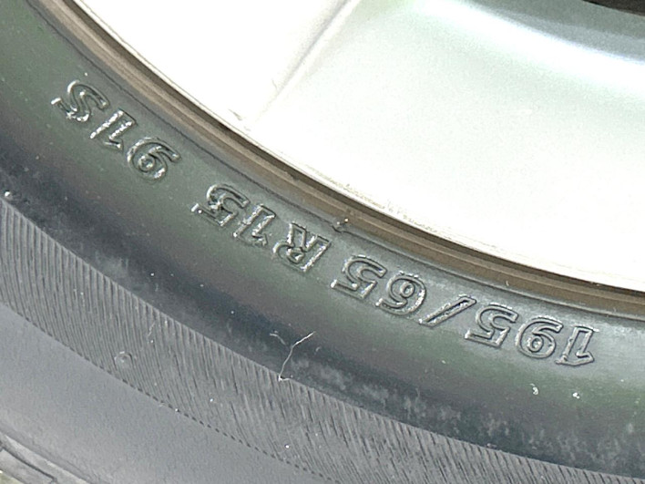 2010 Toyota Prius DAA-ZVW30 (UW-69f6bd2d72bd1)[11]