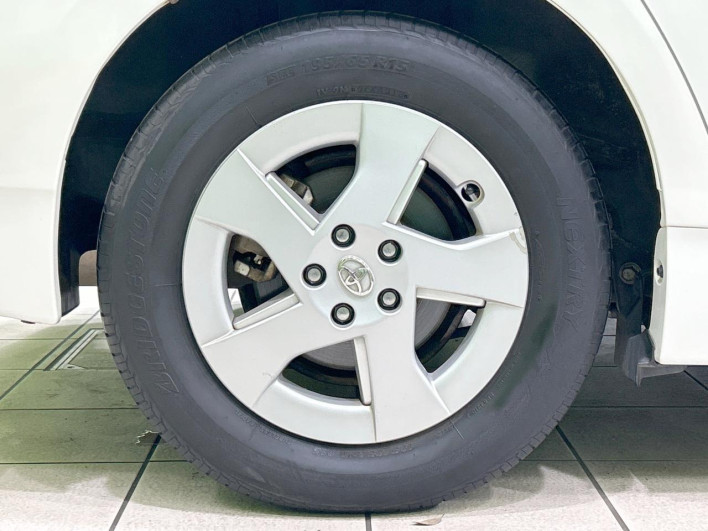 2011 Toyota Prius DAA-ZVW30 (UW-69f6bd2dbf427)[13]