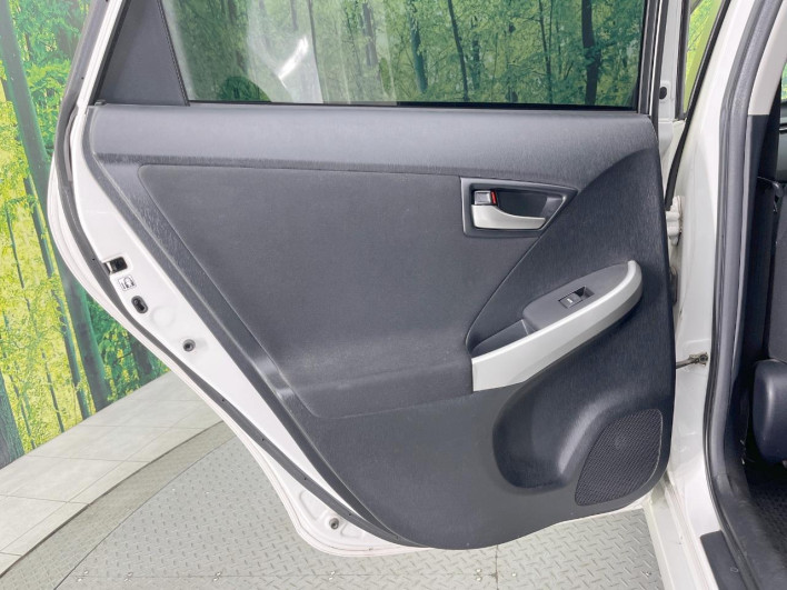 2013 Toyota Prius DAA-ZVW30 (UW-69f6bd2faf822)[26]