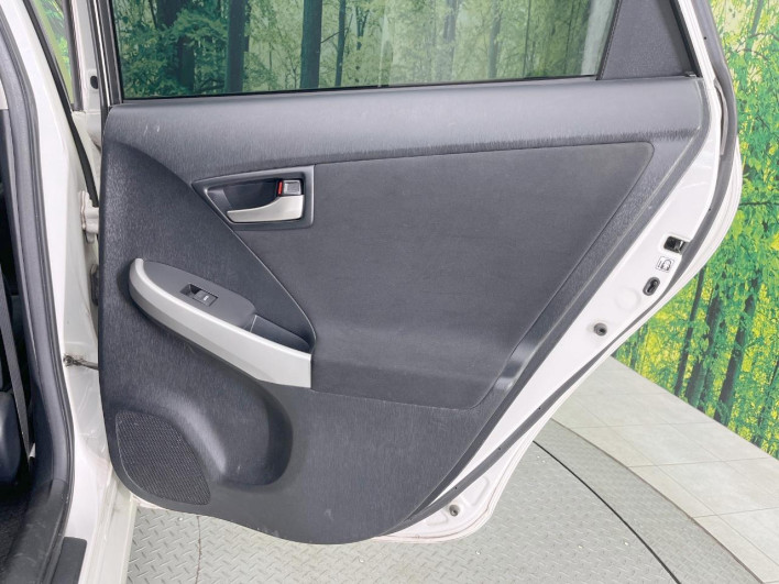 2013 Toyota Prius DAA-ZVW30 (UW-69f6bd2faf822)[27]