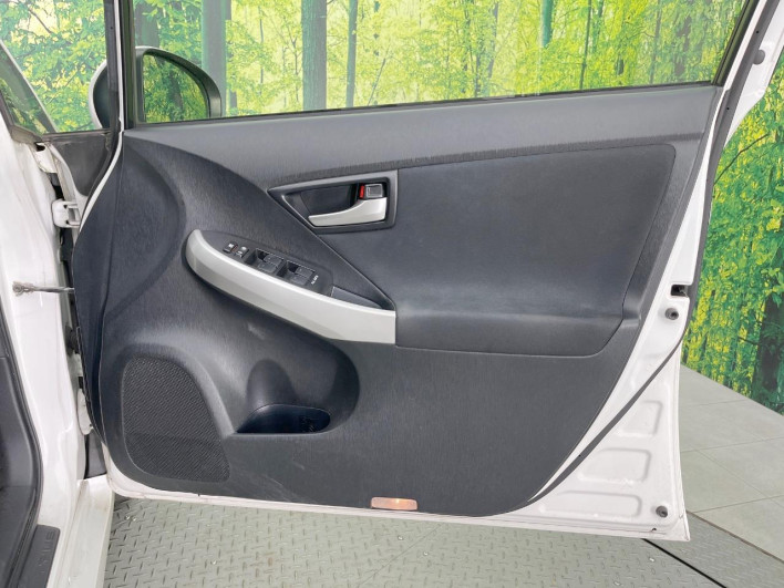 2013 Toyota Prius DAA-ZVW30 (UW-69f6bd2faf822)[28]