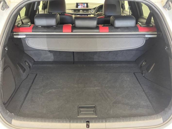 2015 Lexus CT DAA-ZWA10 (UW-69f6bd3956460)[23]