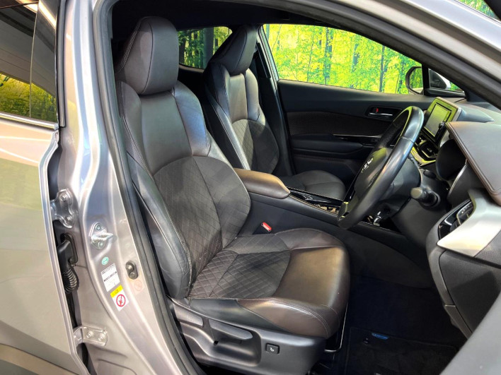 2017 Toyota C-HR DAA-ZYX10 (UW-69f6bd499d1b2)[23]