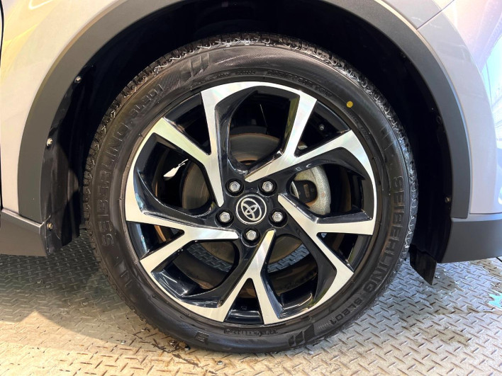 2017 Toyota C-HR DAA-ZYX10 (UW-69f6bd499d1b2)[16]
