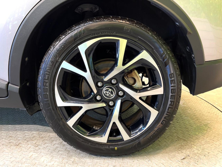 2017 Toyota C-HR DAA-ZYX10 (UW-69f6bd499d1b2)[18]