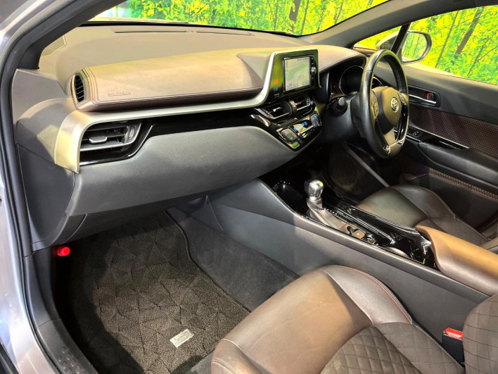 2017 Toyota C-HR DAA-ZYX10 (UW-69f6bd499d1b2)[27]