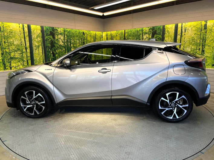 2017 Toyota C-HR DAA-ZYX10 (UW-69f6bd499d1b2)[12]