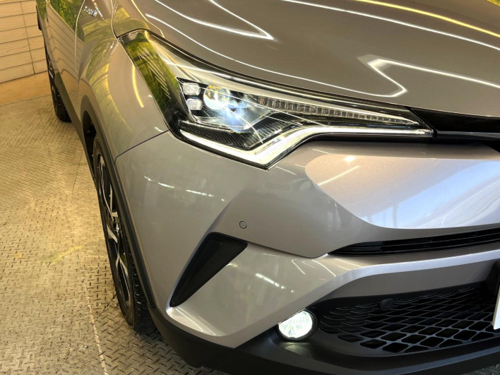 2017 Toyota C-HR DAA-ZYX10 (UW-69f6bd499d1b2)[14]