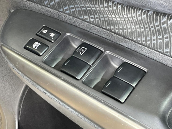 2013 Nissan Note DBA-E12 (UW-69f80d0bac3c9)[22]