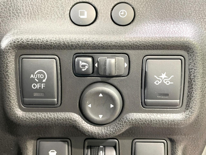 2014 Nissan Note DBA-E12 (UW-69f80d0bc1c01)[12]