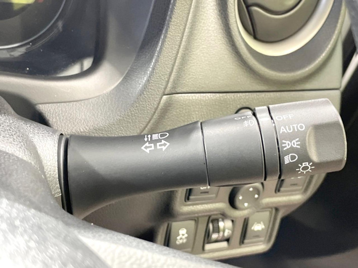 2014 Nissan Note DBA-E12 (UW-69f80d0bc1c01)[14]
