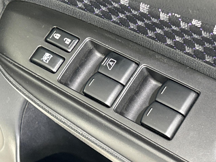 2016 Nissan Note DBA-E12 (UW-69f80d0c50dcb)[27]