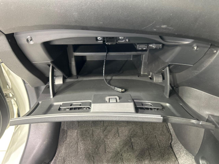 2016 Nissan Note DBA-E12 (UW-69f80d0c50dcb)[4]