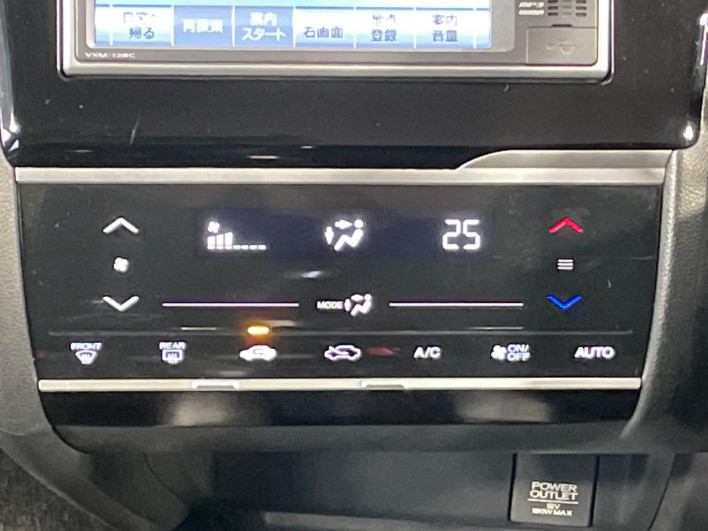 2015 Honda Fit DBA-GK3 (UW-69f80d22e415f)[24]