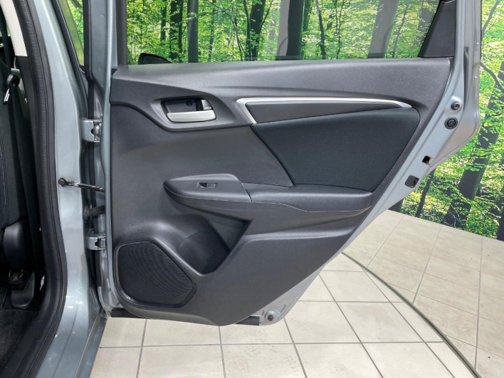 2015 Honda Fit DBA-GK3 (UW-69f80d22e415f)[14]