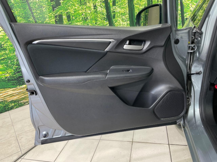 2015 Honda Fit DBA-GK3 (UW-69f80d22e415f)[15]