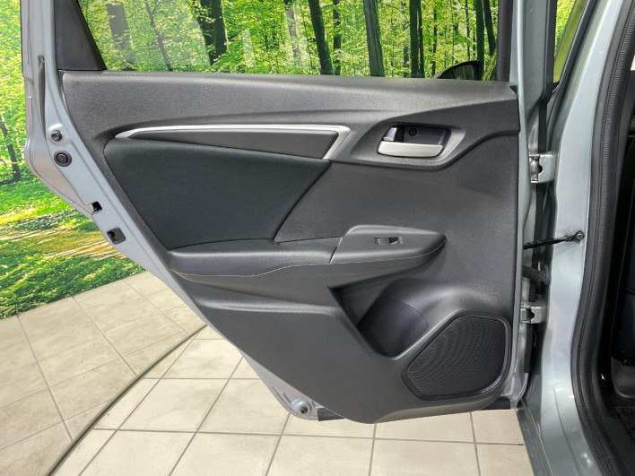 2015 Honda Fit DBA-GK3 (UW-69f80d22e415f)[16]