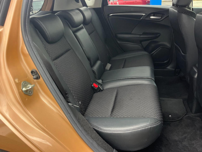 2013 Honda Fit Hybrid DAA-GP5 (UW-69f80d2405e79)[19]