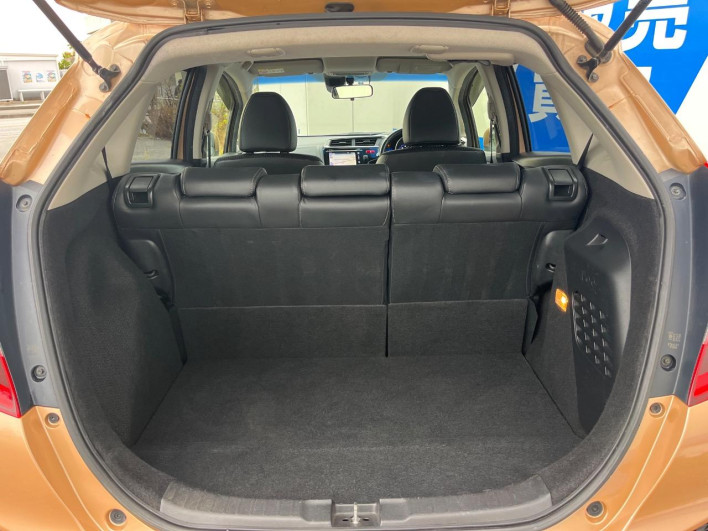 2013 Honda Fit Hybrid DAA-GP5 (UW-69f80d2405e79)[25]
