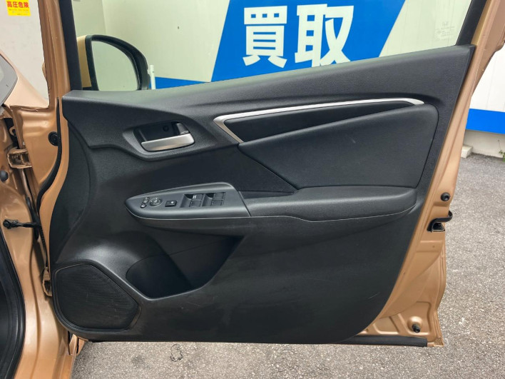 2013 Honda Fit Hybrid DAA-GP5 (UW-69f80d2405e79)[13]