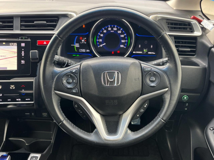 2013 Honda Fit Hybrid DAA-GP5 (UW-69f80d2405e79)[21]