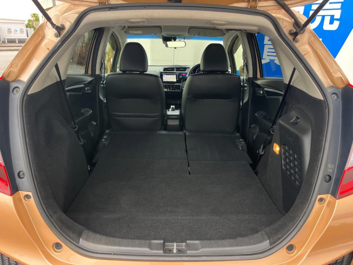 2013 Honda Fit Hybrid DAA-GP5 (UW-69f80d2405e79)[28]