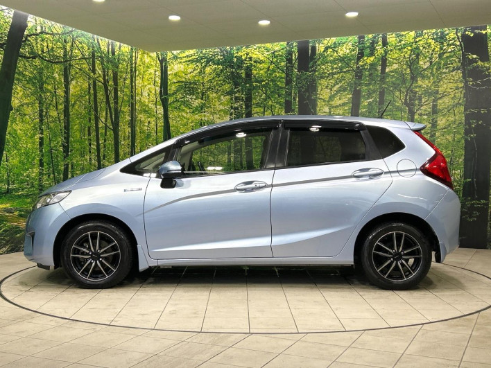 2015 Honda Fit Hybrid DAA-GP5 (UW-69f80d245069b)[11]